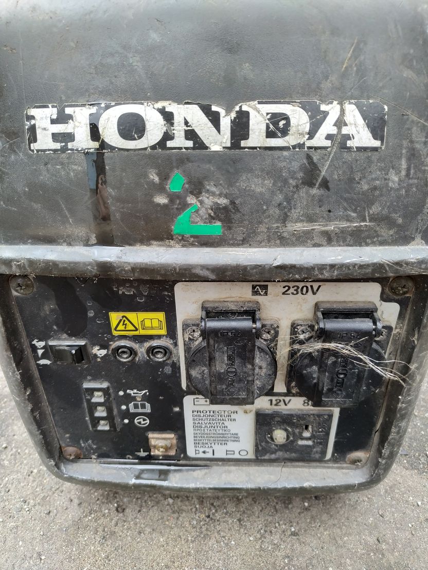 Панель инверторного генератора Honda EU20iS