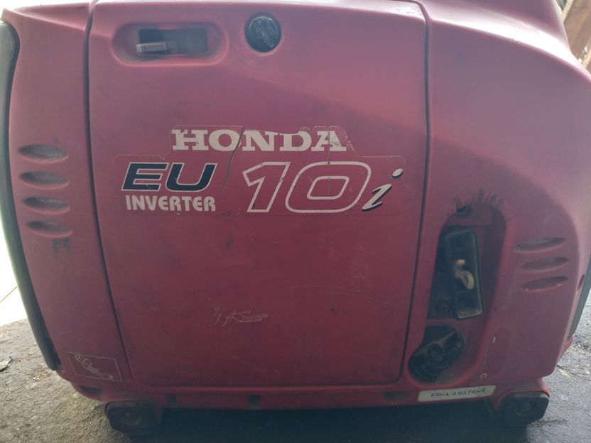 Бензиновый генератор Honda Eu10i